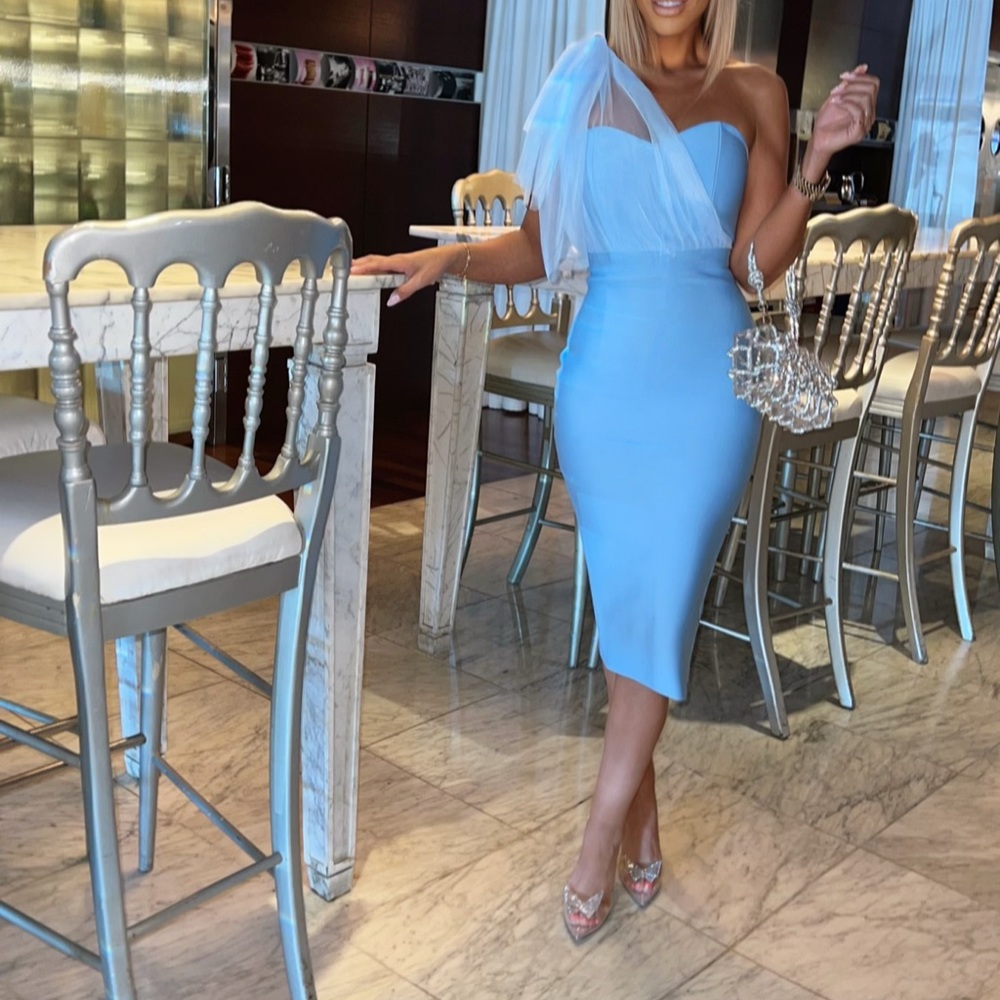 Dress - Picture 5 of 7